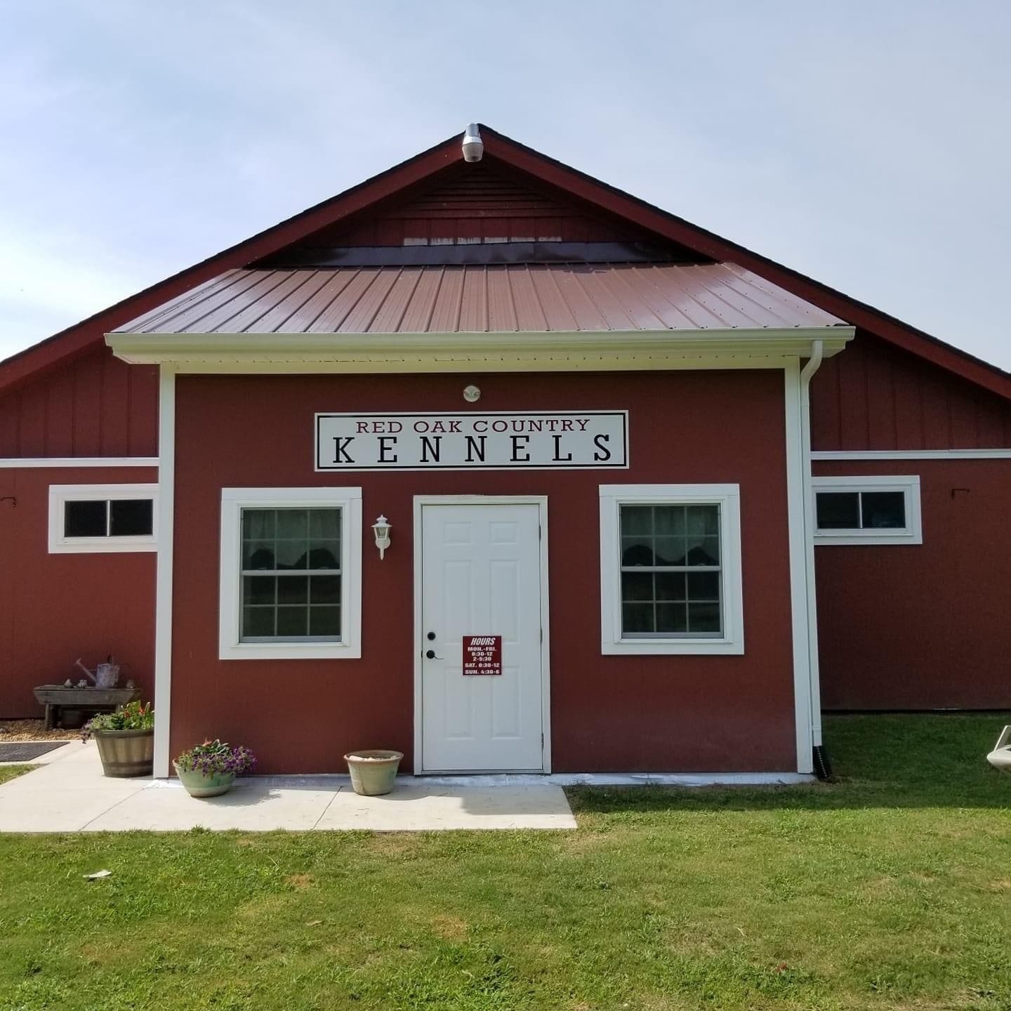 Red Oak Country Kennels Building